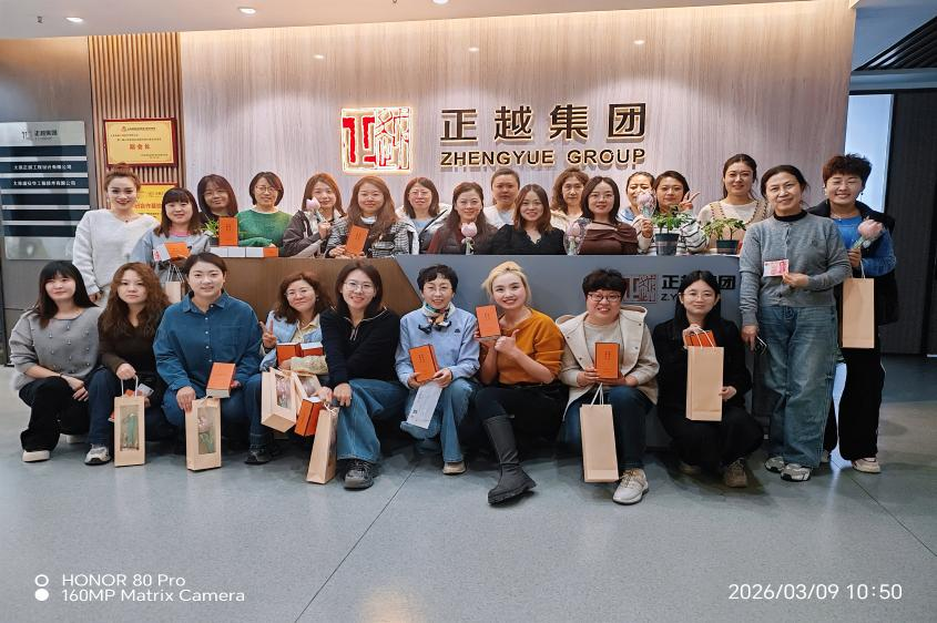 芳華悅己，逐光而行